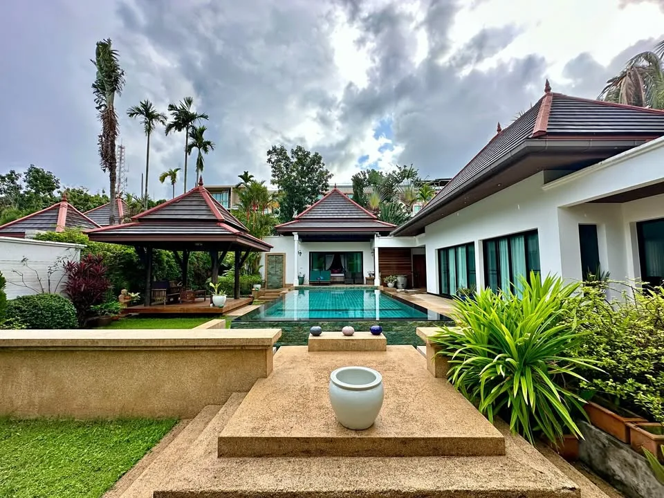 Вилла с 3 спальнями и частным бассейном в Baan Thai Surin Gardens