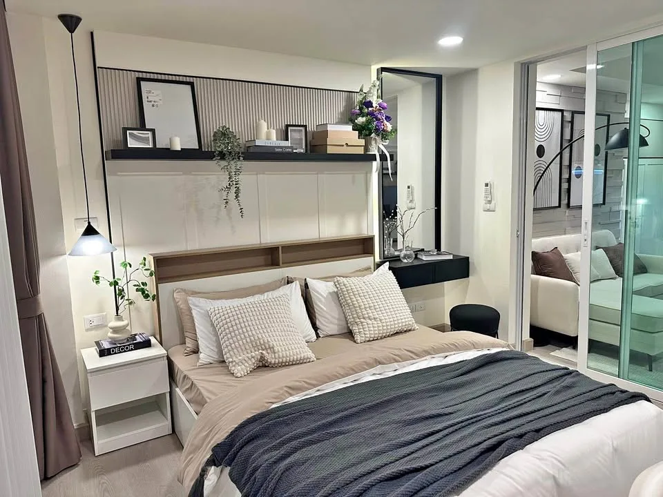 Квартира с 1 спальней и видом на бассейн и горы в The Royal Palace Condo