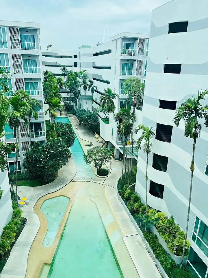 Кондо с 1 спальней у бассейна The Base Downtown Phuket на аренду