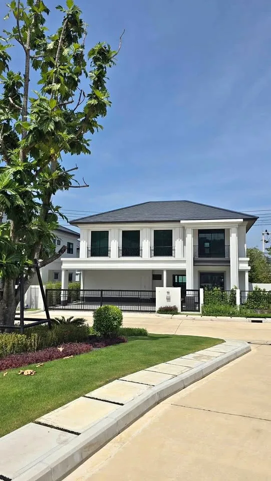 Роскошная семейная вилла с 4 спальнями и бассейном возле British International School