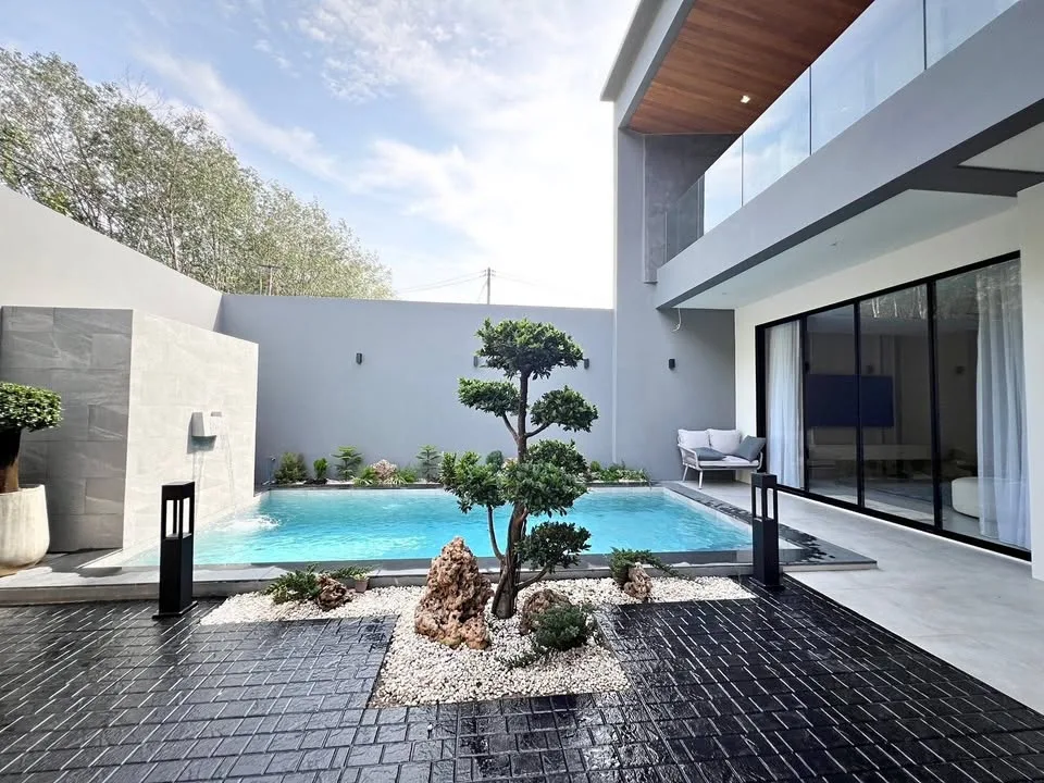 Уютная вилла с 3 спальнями и бассейном рядом с Blue Tree Phuket
