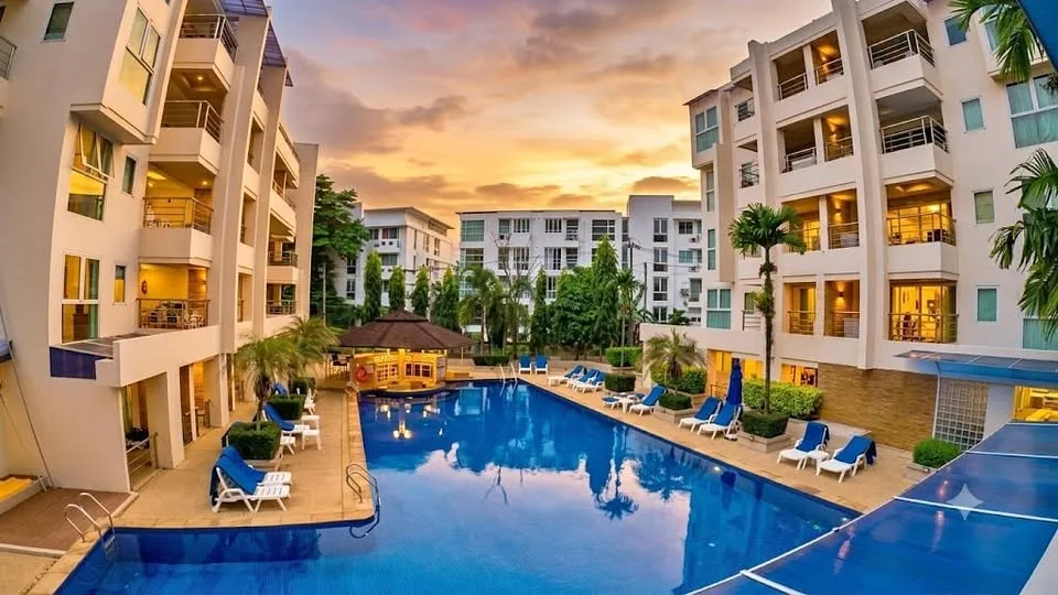 2-комнатная квартира с видом на бассейн Patong Harbor View