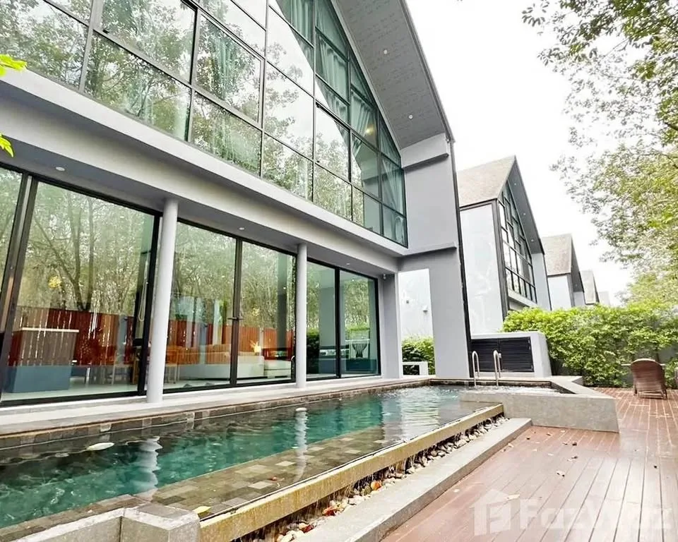 Роскошная вилла с 3 спальнями и бассейном в The Granary Villas
