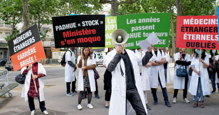 300 médecins étrangers exerçant en France se mobilisent à nouveau pour être régularisés