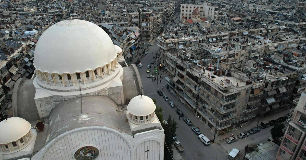 A Alep, deuxième ville de Syrie, conquise par les rebelles islamistes : «tu verrais tout le pain qu’ils distribuent, il y en a partout dans les rues»