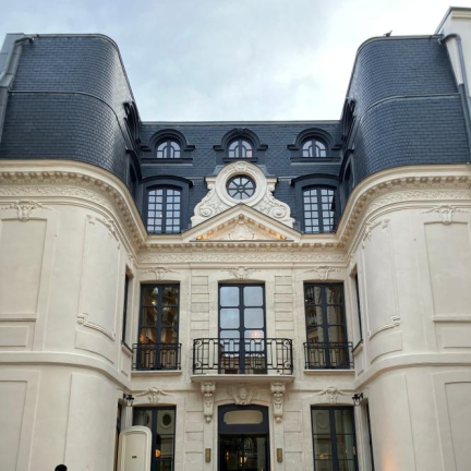 A Paris, dans le Quartier latin, un bâtiment historique devient un vaste hôtel de luxe