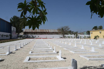 A Thiaroye, le président du Sénégal rend hommage « aux héros africains » victimes « d’un acte prémédité visant à perpétuer l’ordre colonial »