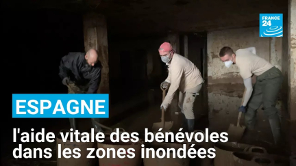 À Valence en Espagne, l’indispensable aide des bénévoles dans les zones inondées • FRANCE 24