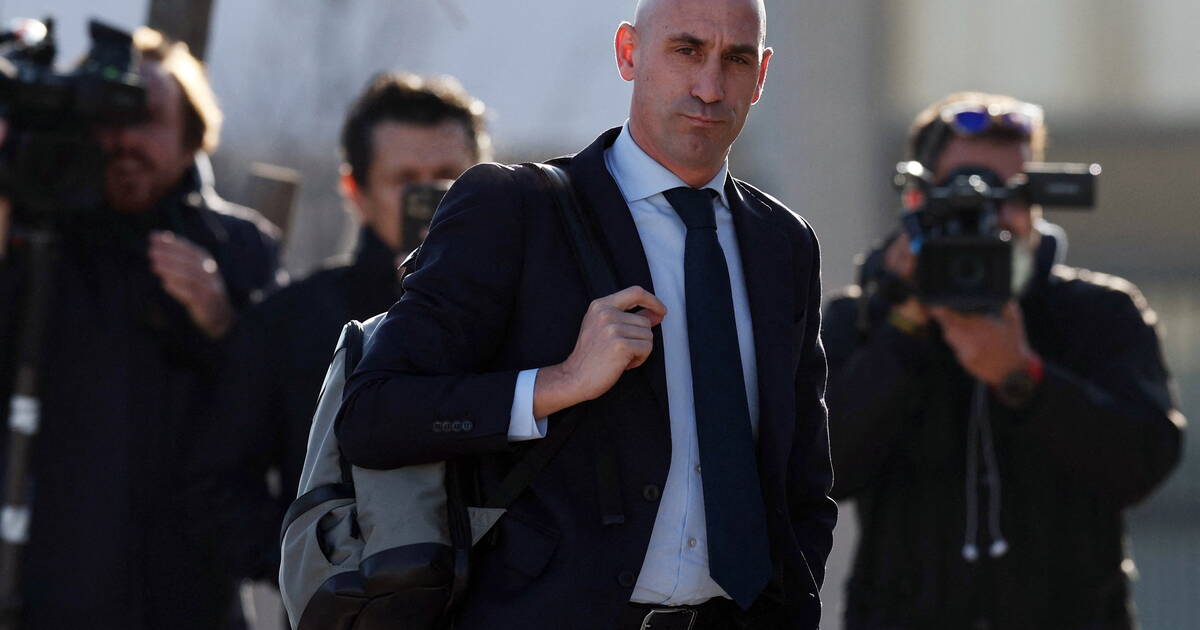 Affaire Luis Rubiales : l’ex-patron du foot espagnol condamné à une amende pour agression sexuelle