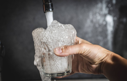 Alerte : un « polluant éternel » détecté dans l’eau potable de nombreuses villes