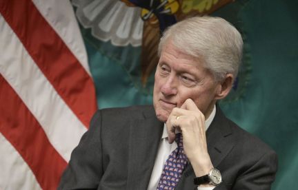 Ancien président américain Bill Clinton hospitalisé à Washington pour fièvre