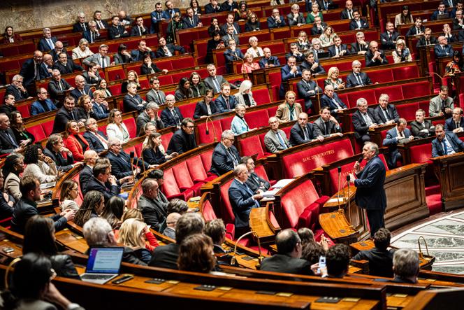 Après la nomination du gouvernement, les relations se tendent entre François Bayrou et la droite