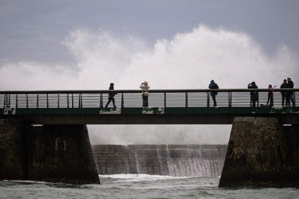 Arrivée houleuse pour des skippers du Vendée Globe, contraints de prolonger leur périple par la tempête Herminia