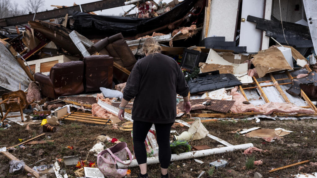 At least 33 dead as tornadoes ravage central US