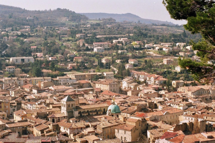 Attaque au couteau dans le Vaucluse : l’assaillant mis en examen et incarcéré