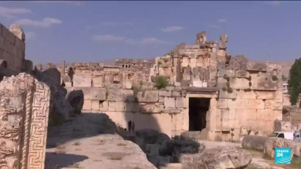 Au Liban, la citadelle romaine de Baalbek menacée par les frappes d'Israël • FRANCE 24