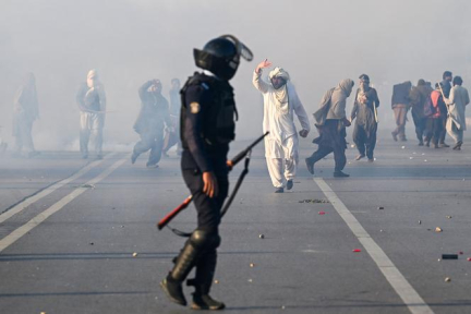 Au Pakistan, la police disperse une manifestation de soutien à l’ex-premier ministre Imran Khan