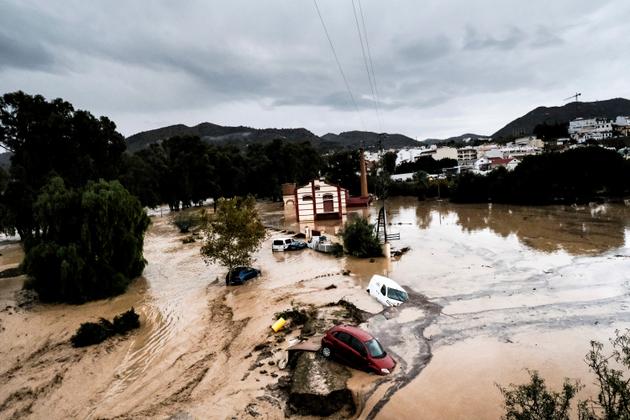 Autour de Valence, près de cent morts dans les « inondations du siècle » : « L'eau est arrivée d'un coup, comme un tsunami »