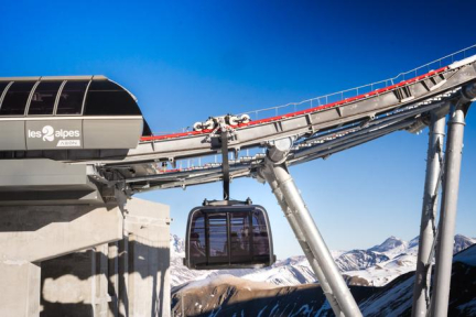 Aux Deux-Alpes, un nouveau téléphérique colossal pour prolonger la « fuite en avant » de l’économie du ski