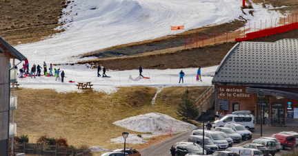 Avec la neige artificielle, les stations de sports d’hiver perdent la boule