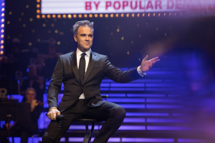 « Better Man » : un curieux biopic sur le chanteur Robbie Williams, grimé en chimpanzé