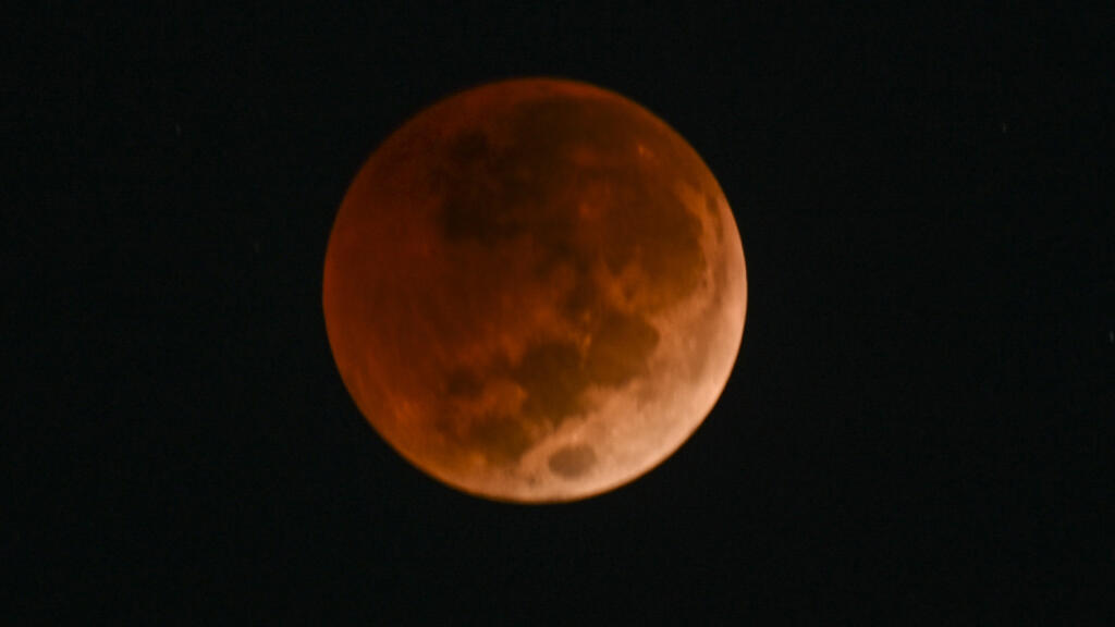 'Blood Moon' rising: Rare total lunar eclipse tonight