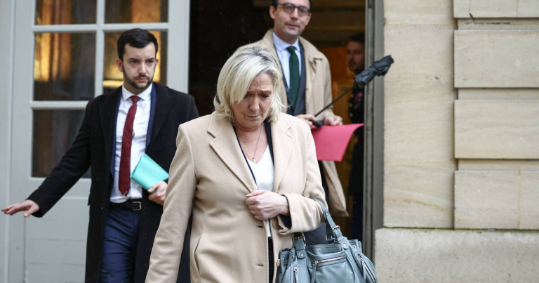 Budget : le RN prêt à la censure, déclare Marine Le Pen après son entrevue avec Michel Barnier, «campé sur ses positions»