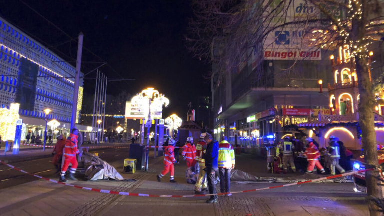 Car drives into crowd at German Christmas market