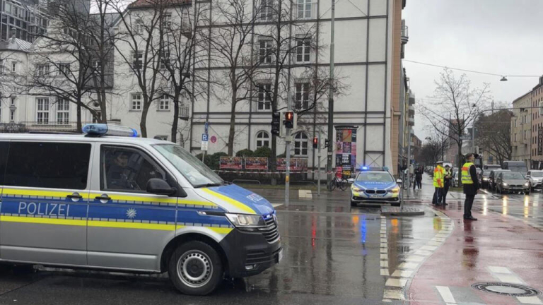 Car drives into crowd in Munich, several injured