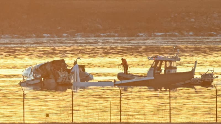 Catastrophe aérienne de Washington: la boîte noire de l'hélicoptère a été retrouvée