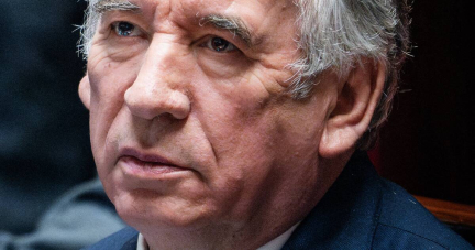 Censure : après les propos de Bayrou, le PS submergé par un cas de conscience