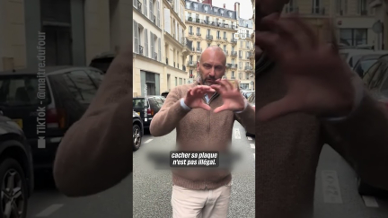 C’est quoi cette manie de camoufler ses plaques d’immatriculation quand on se gare ? #shorts