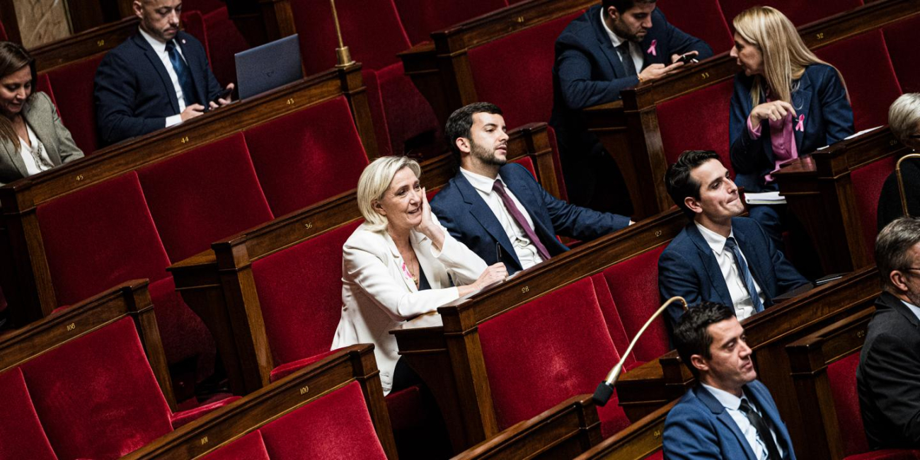 Comment le RN tire parti de sa position stratégique à l'Assemblée nationale ? « Une personne décide, seule, de la position à tenir : Marine Le Pen »