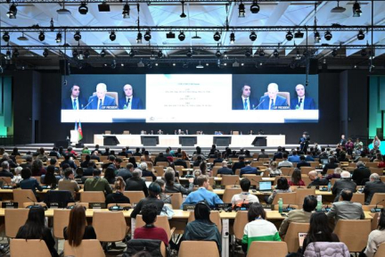 COP29 : les pays trouvent un accord financier à Bakou, après douze jours de discussions tendues, sans satisfaire les pays les plus vulnérables