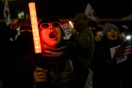 Corée du Sud : la détention du président prolongée, des manifestants pénètrent dans le tribunal