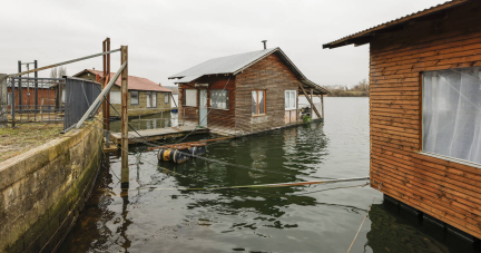 Dans les Yvelines, les chalets flottants de la Galiotte menacés de démolition : «Ils auraient pu devenir un modèle d’exemplarité écologique»