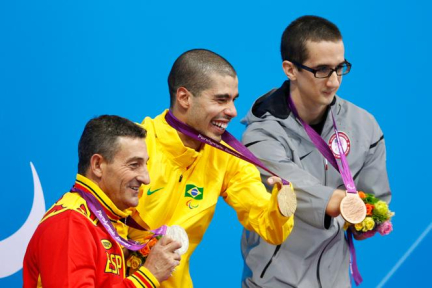 « De silence et d’or », d’Ivan Butel : dans le bassin olympique, un pan de l’histoire espagnole