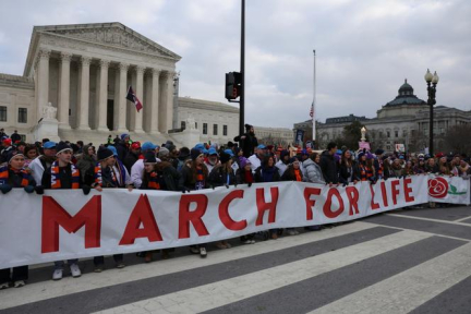 Des dizaines de milliers de militants antiavortement défilent à Washington, salués par Donald Trump