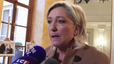 DIRECT. Gouvernement: Le Pen considère que Macron remet "la médaille de l'opposition" au RN