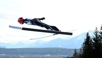 Du gel douche pour elle, un chèque pour lui : polémique sur les primes en marge d’un concours de saut à ski