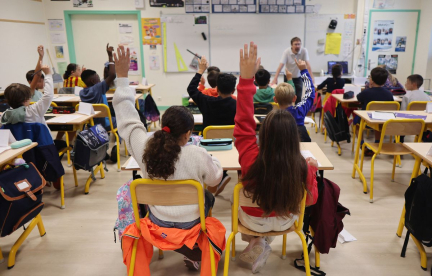 Éducation sexuelle : Pourquoi le nouveau programme est-il attaqué par des sénateurs LR et à l'aide de fausses informations ?