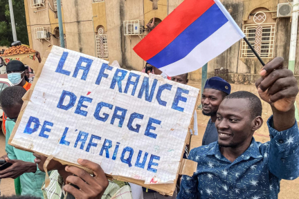 « En annonçant, depuis des décennies, la fin de la “Françafrique”, Paris n’a fait qu’avouer l’inverse : la décolonisation est un processus inachevé »