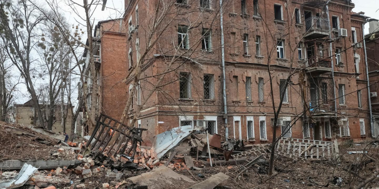 En direct, guerre en Ukraine : depuis dimanche soir, la Russie a lancé « une centaine de drones, de bombes aériennes et de missiles » contre l’Ukraine, dénonce Volodymyr Zelensky