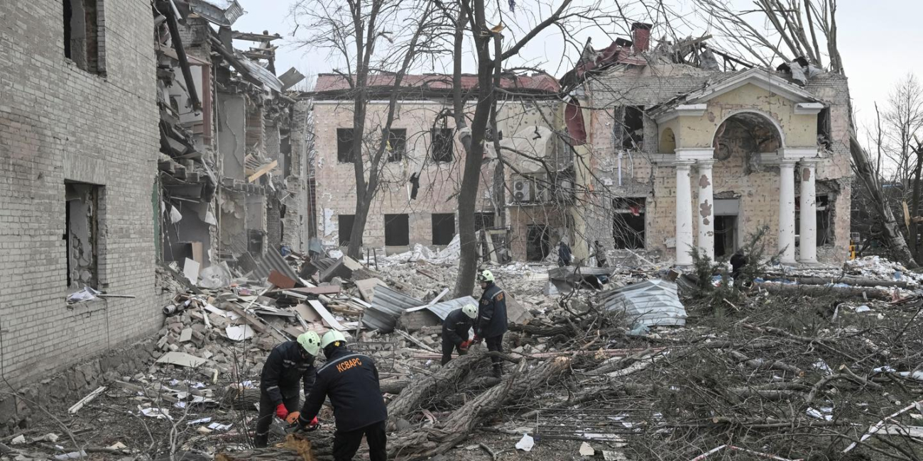 En direct, guerre en Ukraine : Moscou s’oppose à l’envoi de troupes de l’OTAN en cas de cessez-le-feu