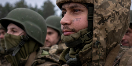 En direct, guerre en Ukraine : Volodymyr Zelensky rejette les appels à abaisser l’âge de la conscription dans le pays