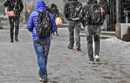 EN DIRECT : Neige et vents violents : La tempête hivernale Caetano se déplace vers l'est...