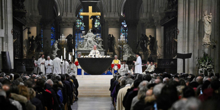 En direct, Notre-Dame de Paris : la cathédrale célèbre sa première messe depuis l’incendie qui l’a dévastée en 2019