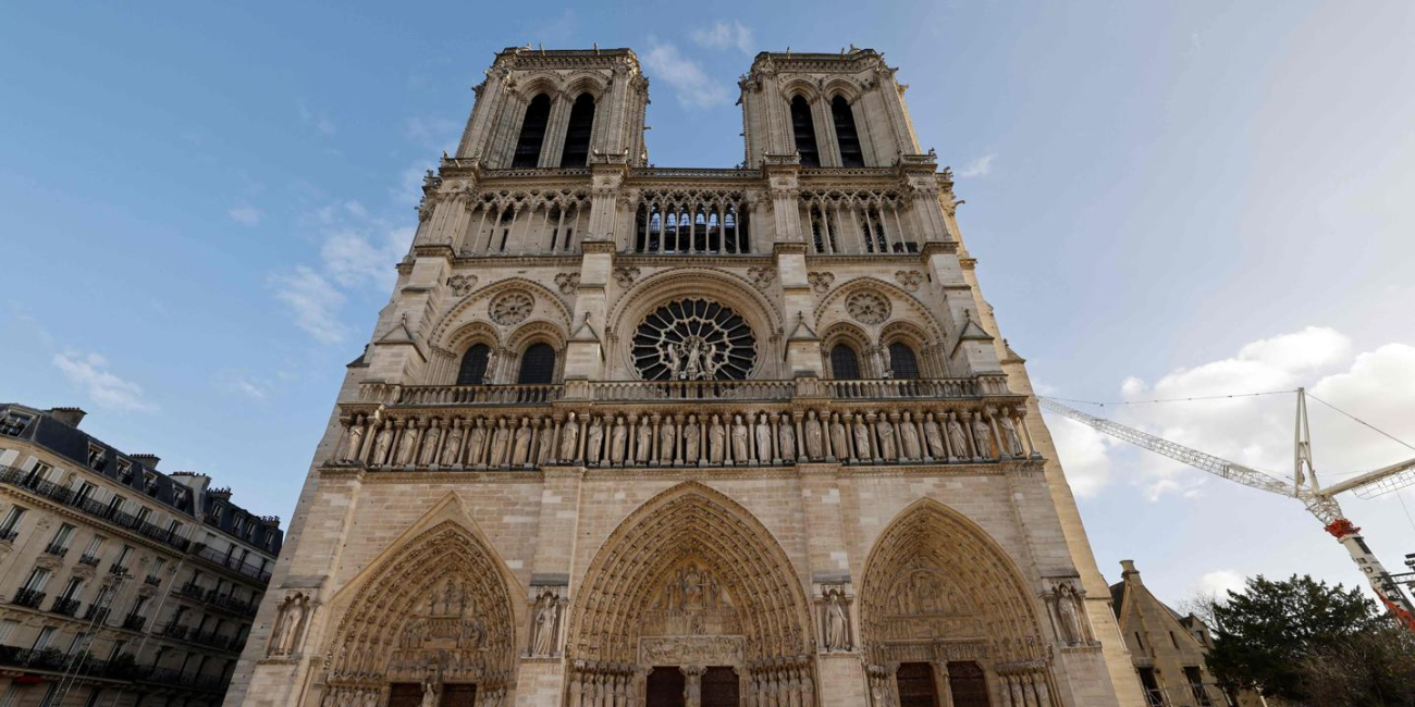 En direct, Notre-Dame de Paris : « Si Notre-Dame n’est pas le site d’un sommet diplomatique, elle en est l’occasion »