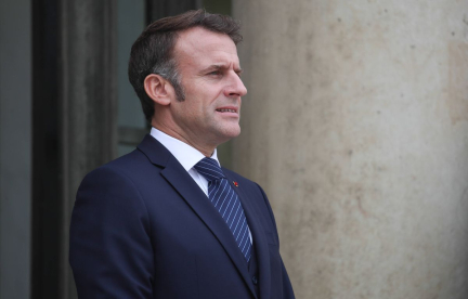 EN DIRECT : Nouveau Premier ministre : Bayrou ? Cazeneuve ? Une surprise ? Le nom du futur locataire de Matignon attendu au retour de Macron de Varsovie