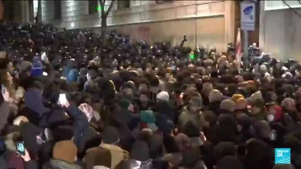 En Géorgie, la police tire des gaz lacrymogènes contre des manifestants pro-UE • FRANCE 24